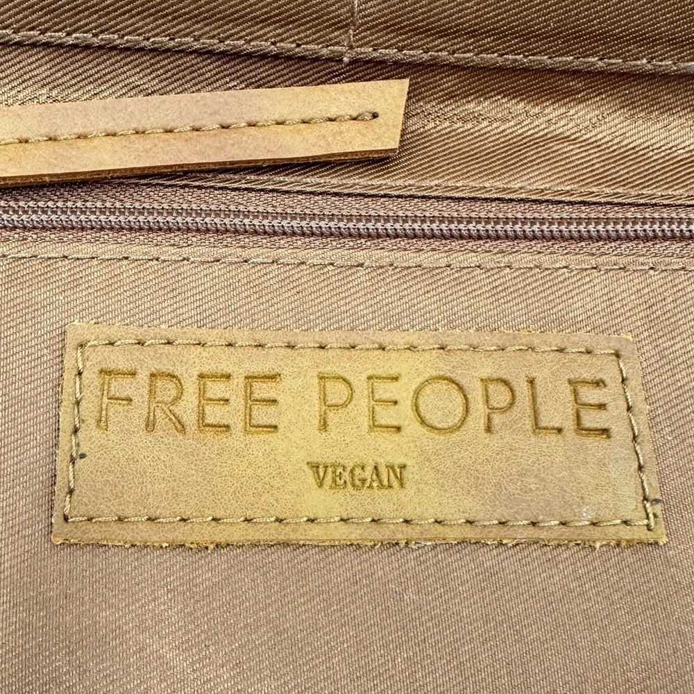 Free People Wallet Vegan Leather Distressed Brown Zip Around Wristlet Clutch NEW - Picture 5 of 11